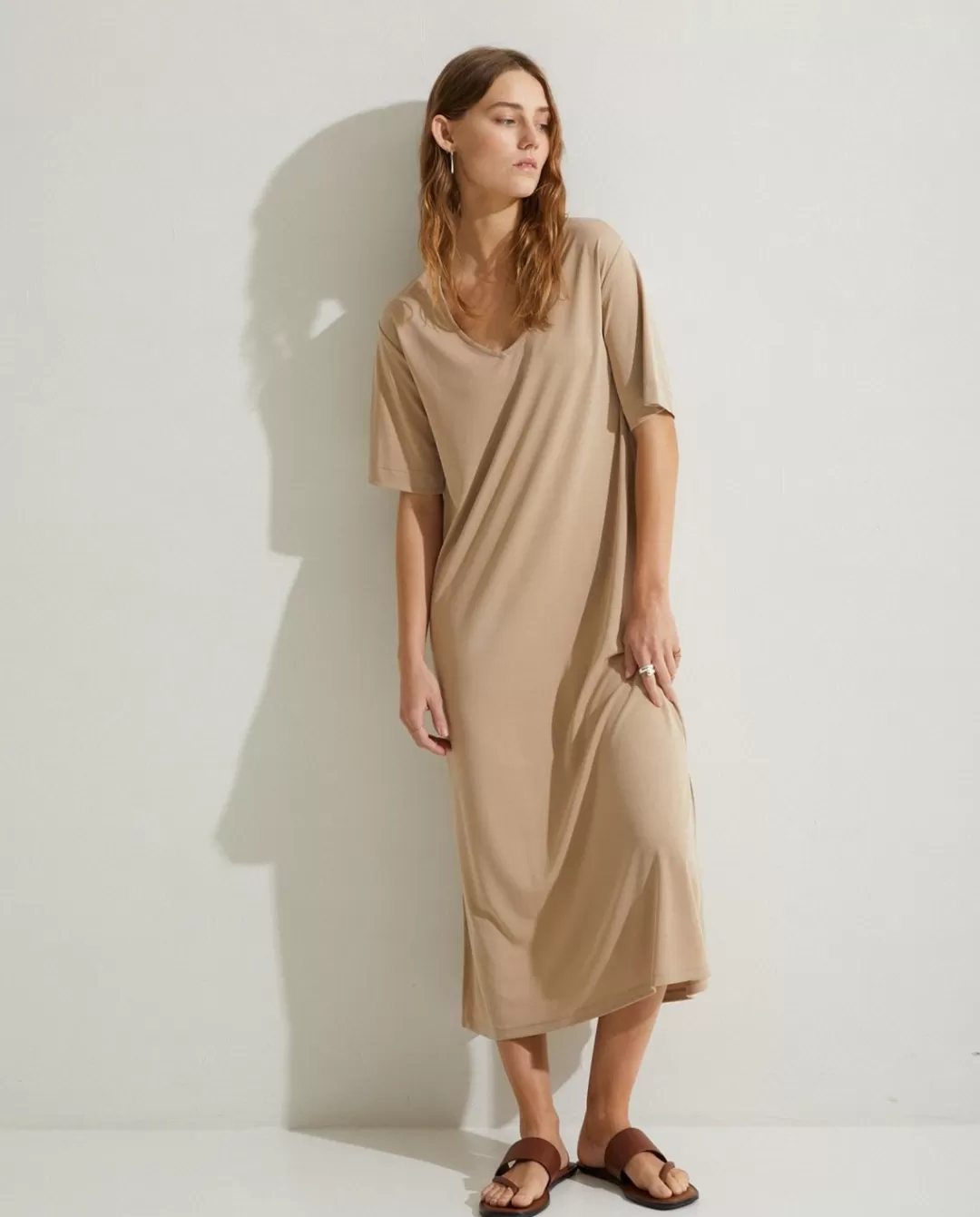 YERSE Flowy Midi Dress Beige