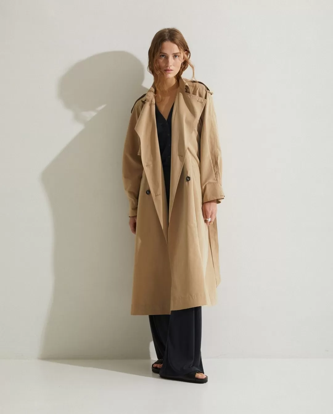 YERSE Long Double-Breasted Raincoat Camel