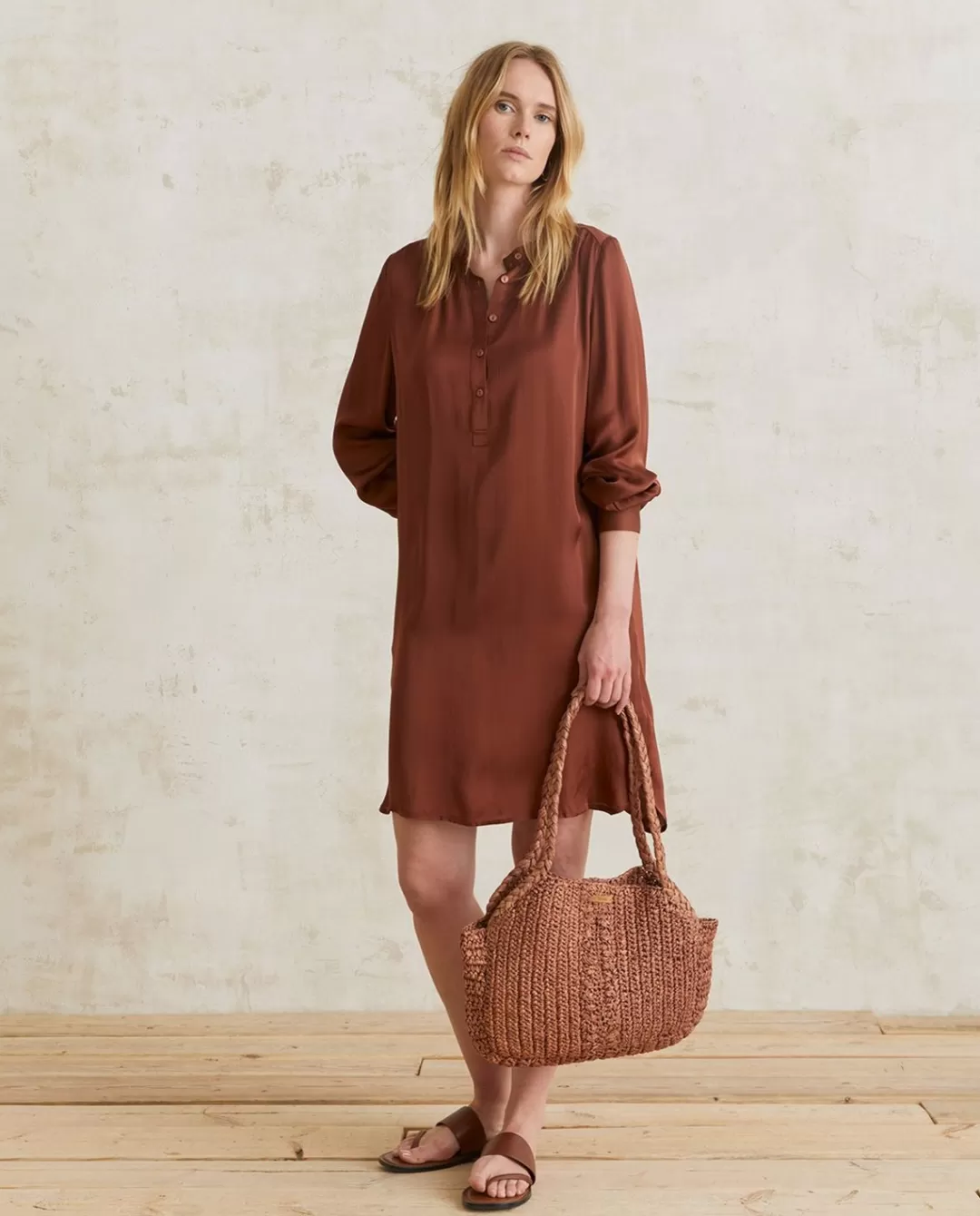 YERSE Long-Sleeve Sateen Dress Chocolate