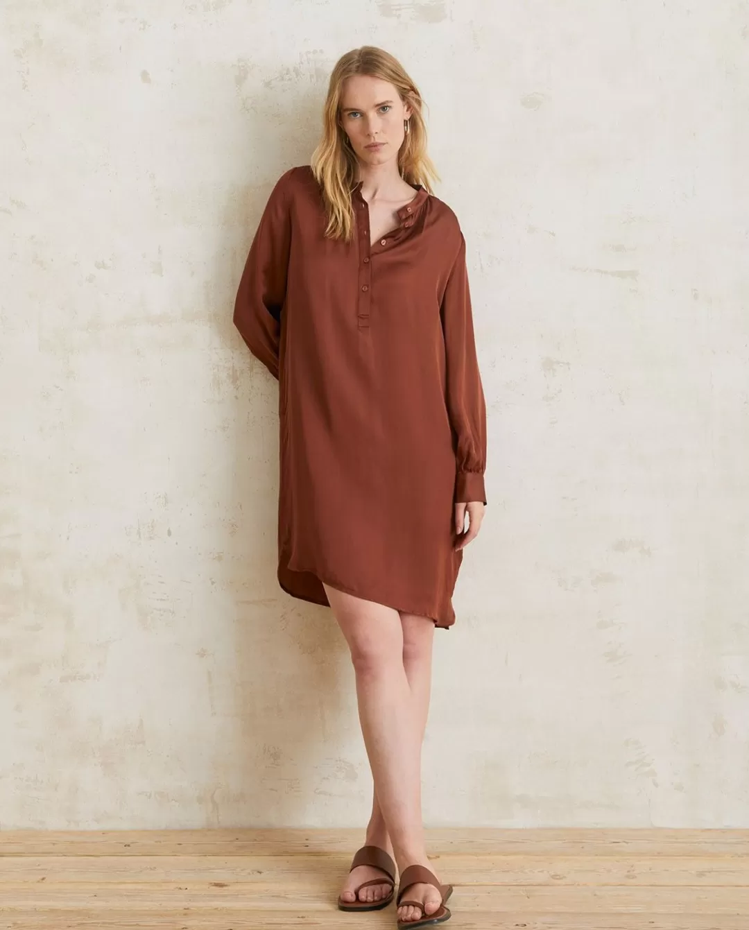 YERSE Long-Sleeve Sateen Dress Chocolate